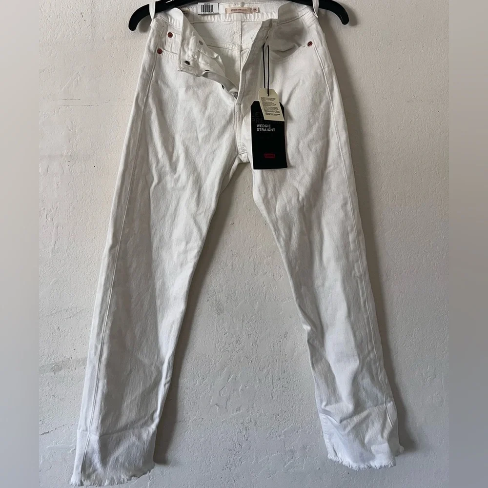 Levi’s Wedgie Straight High Rise Jeans - Picture 2 of 5